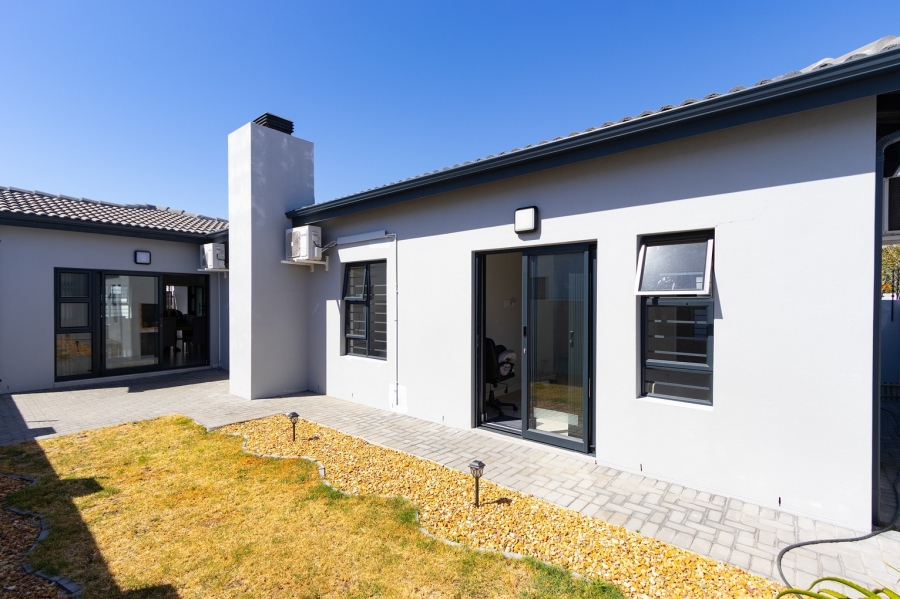 To Let 3 Bedroom Property for Rent in Sandown Western Cape